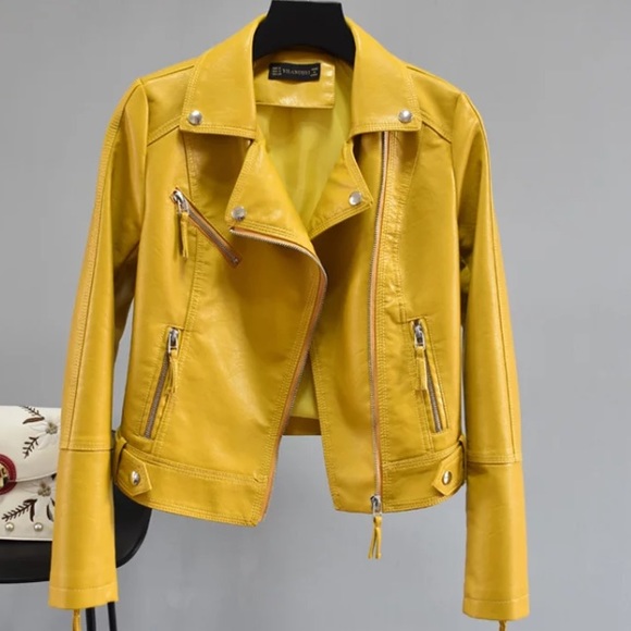 Jackets & Blazers - ☘️last 1☘️Vegan leather women’s short moto jacket